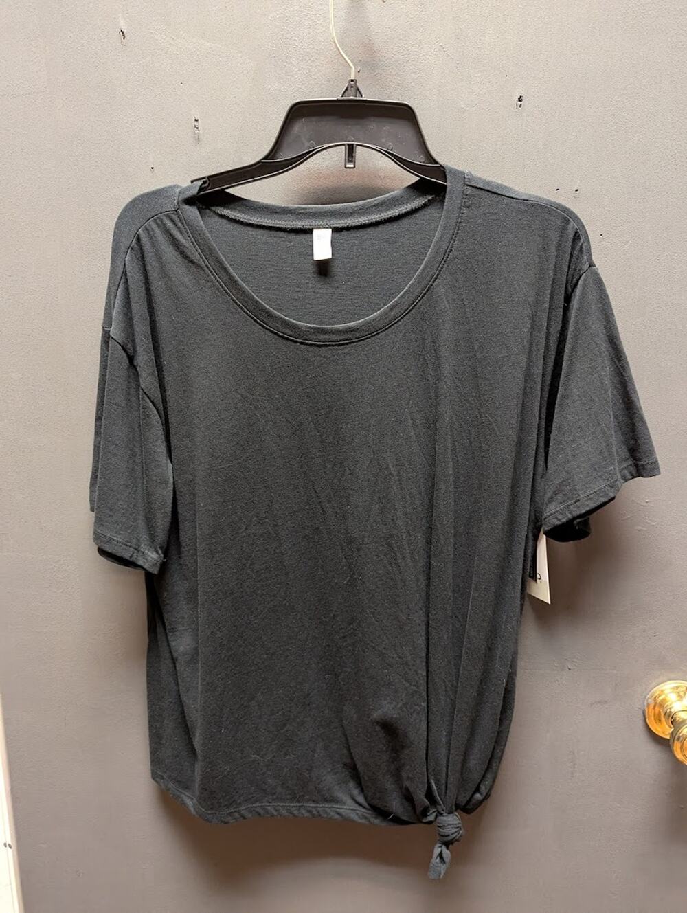 BP. Size MEDIUM black casual tee shirt t-shirt short sleeve Knotted detail NEW